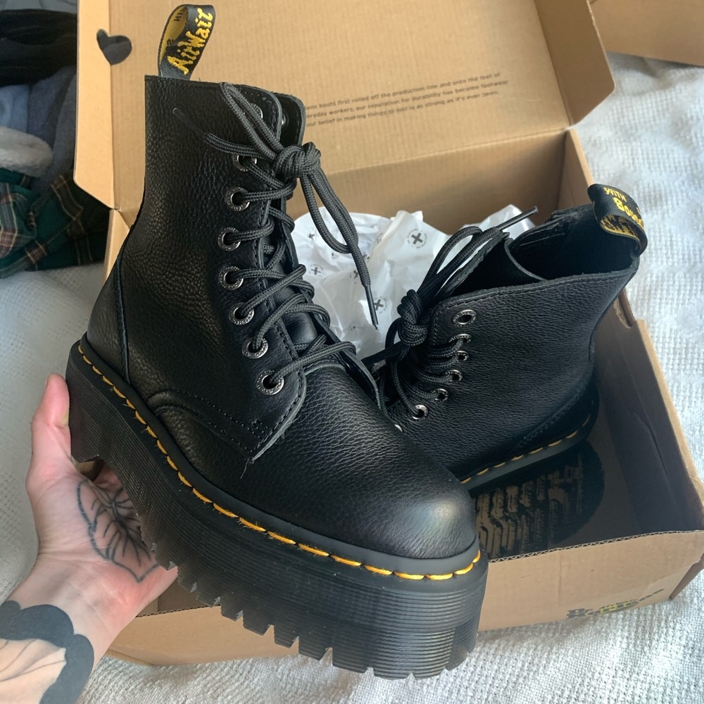Dr martens Jadon pisa leather platform boots size 6 (new in box)